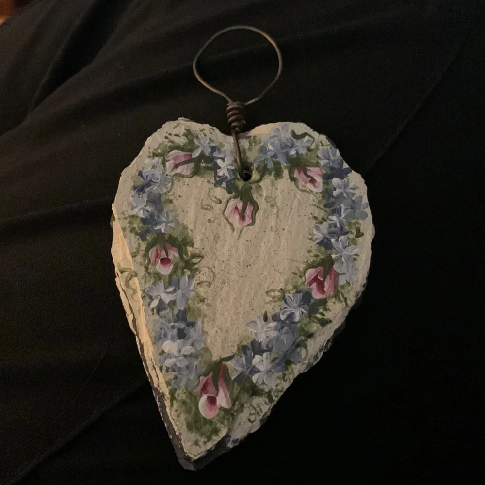 Hand painted slate heart - Picture 1 of 2